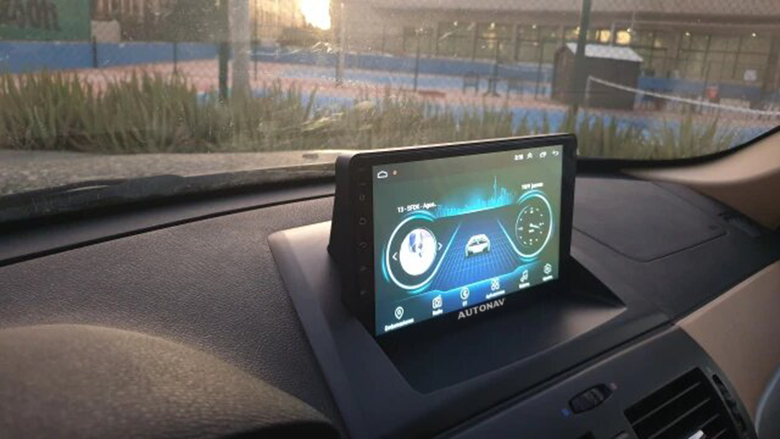 Navigatie AUTONAV ECO Android GPS Dedicata BMW X3 E83, Model Classic, Memorie 16GB Stocare, 1GB DDR3 RAM, Display 9" Full-Touch, WiFi, 2 x USB, Bluetooth, Quad-Core 4 * 1.3GHz, 4 * 50W Audio
