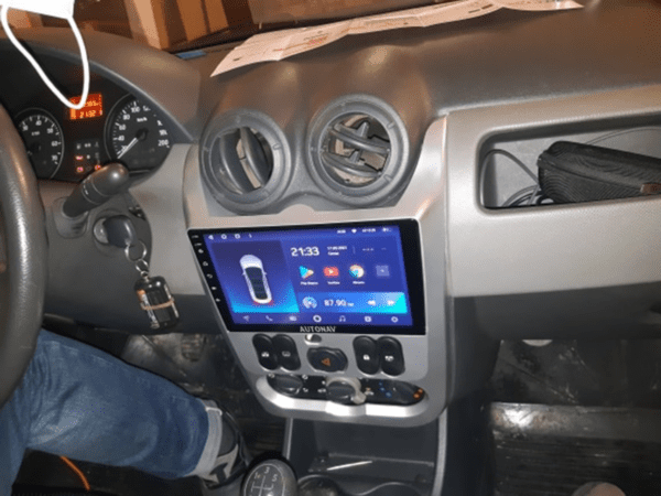 Navigatie AUTONAV PLUS Android GPS Dedicata Dacia Logan 2008-2012, Model Classic, Memorie 16GB Stocare, 1GB DDR3 RAM, Display 9" Full-Touch, WiFi, 2 x USB, Bluetooth, Quad-Core 4 * 1.3GHz, 4 * 50W Audio