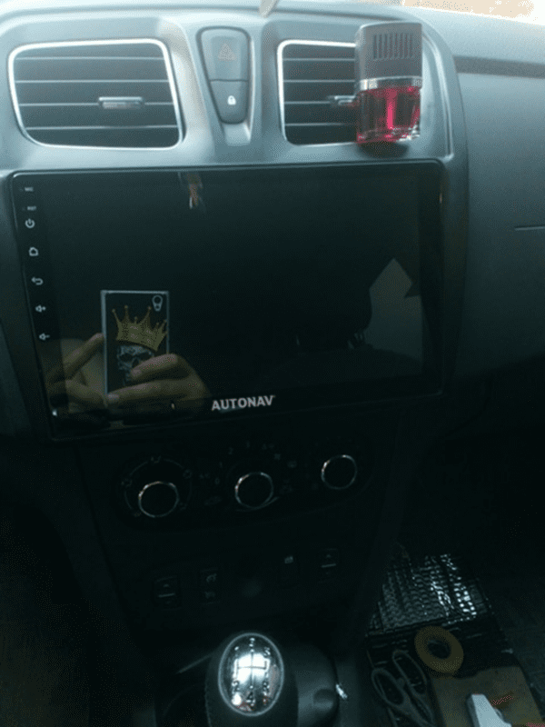 Navigatie AUTONAV PLUS Android GPS Dedicata Dacia Logan Modele Prestige & MCV Dupa 2017, Model PRO Memorie 16GB Stocare, 1GB DDR3 RAM, Butoane Laterale Si Regulator Volum, Display 8" Full-Touch, WiFi, 2 x USB, Bluetooth, Quad-Core 4 * 1.3GHz, 4 * 50W Audio