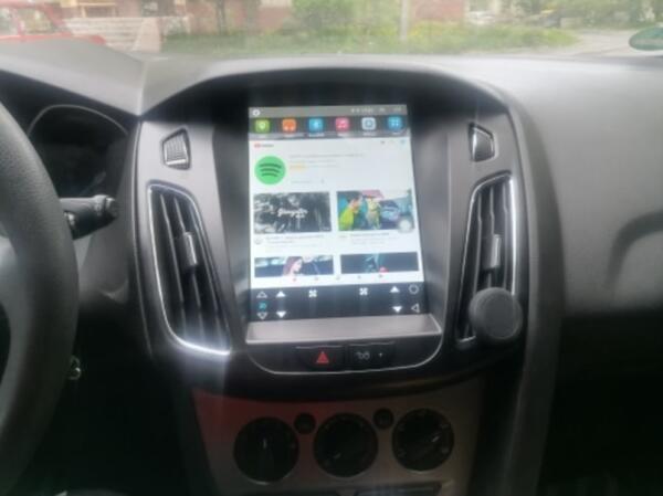 Navigatie AUTONAV Android GPS Dedicata Ford Focus 3 2011-2018 Stil Tesla, 64GB Stocare, 4GB DDR3 RAM, Display Vertical Stil Tesla 10", WiFi, 2 x USB, Bluetooth, 4G, Octa-Core 8 x 1.3GHz, 4 x 50W Audio