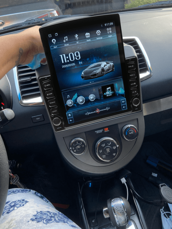 Navigatie AUTONAV PLUS Android GPS Dedicata Kia Soul 2008-2014, Model XPERT Memorie 16GB Stocare, 1GB DDR3 RAM, Butoane Si Volum Fizice, Display Vertical Stil Tesla 10" Full-Touch, WiFi, 2 x USB, Bluetooth, Quad-Core 4 * 1.3GHz, 4 * 50W Audio