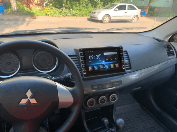 Navigatie AUTONAV Android GPS Dedicata Mitsubishi Lancer 2007-2017, Model PRO Memorie 128GB Stocare, 6GB DDR3 RAM, Butoane Laterale Si Regulator Volum, Display 9" Full-Touch, WiFi, 2 x USB, Bluetooth, 4G, Octa-Core 8 * 1.3GHz, 4 * 50W Audio