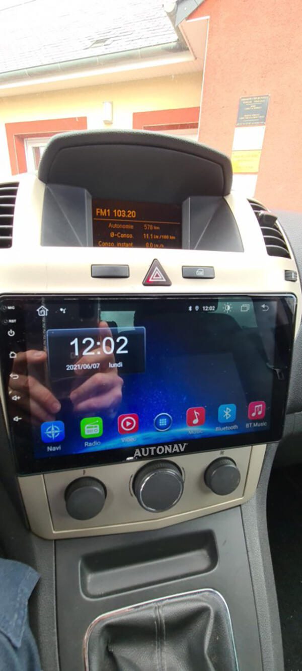 Navigatie AUTONAV Android GPS Dedicata Opel Astra H si Zafira B, Model Classic, Memorie 64GB Stocare, 4GB DDR3 RAM, Display 9" Full-Touch, WiFi, 2 x USB, Bluetooth, 4G, Octa-Core 8 * 1.3GHz, 4 * 50W Audio