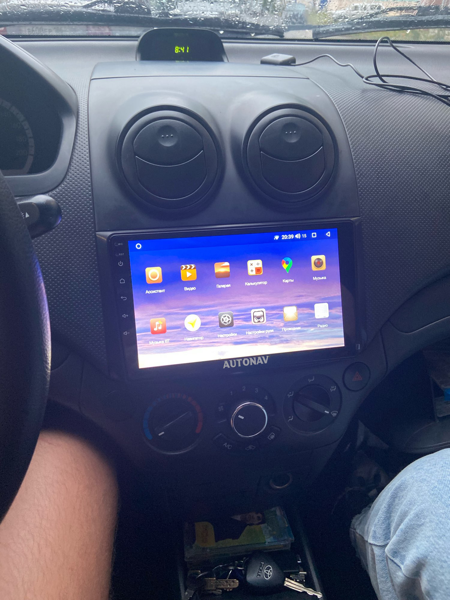 Navigatie AUTONAV Android GPS Dedicata Chevrolet Aveo 2006-2012, Model Classic, Memorie 64GB Stocare, 4GB DDR3 RAM, Display 9" Full-Touch, WiFi, 2 x USB, Bluetooth, 4G, Octa-Core 8 * 1.3GHz, 4 * 50W Audio