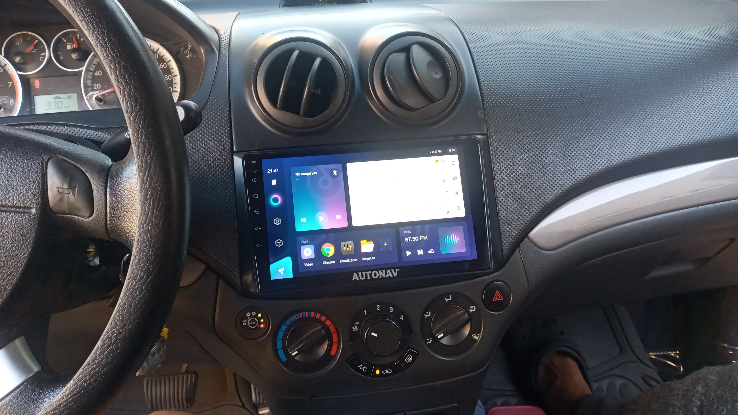 Navigatie AUTONAV ECO Android GPS Dedicata Chevrolet Aveo 2006-2012, Model Classic, Memorie 16GB Stocare, 1GB DDR3 RAM, Display 9" Full-Touch, WiFi, 2 x USB, Bluetooth, CPU Quad-Core 4 * 1.3GHz, 4 * 50W Audio, Intrare Subwoofer, Amplificator