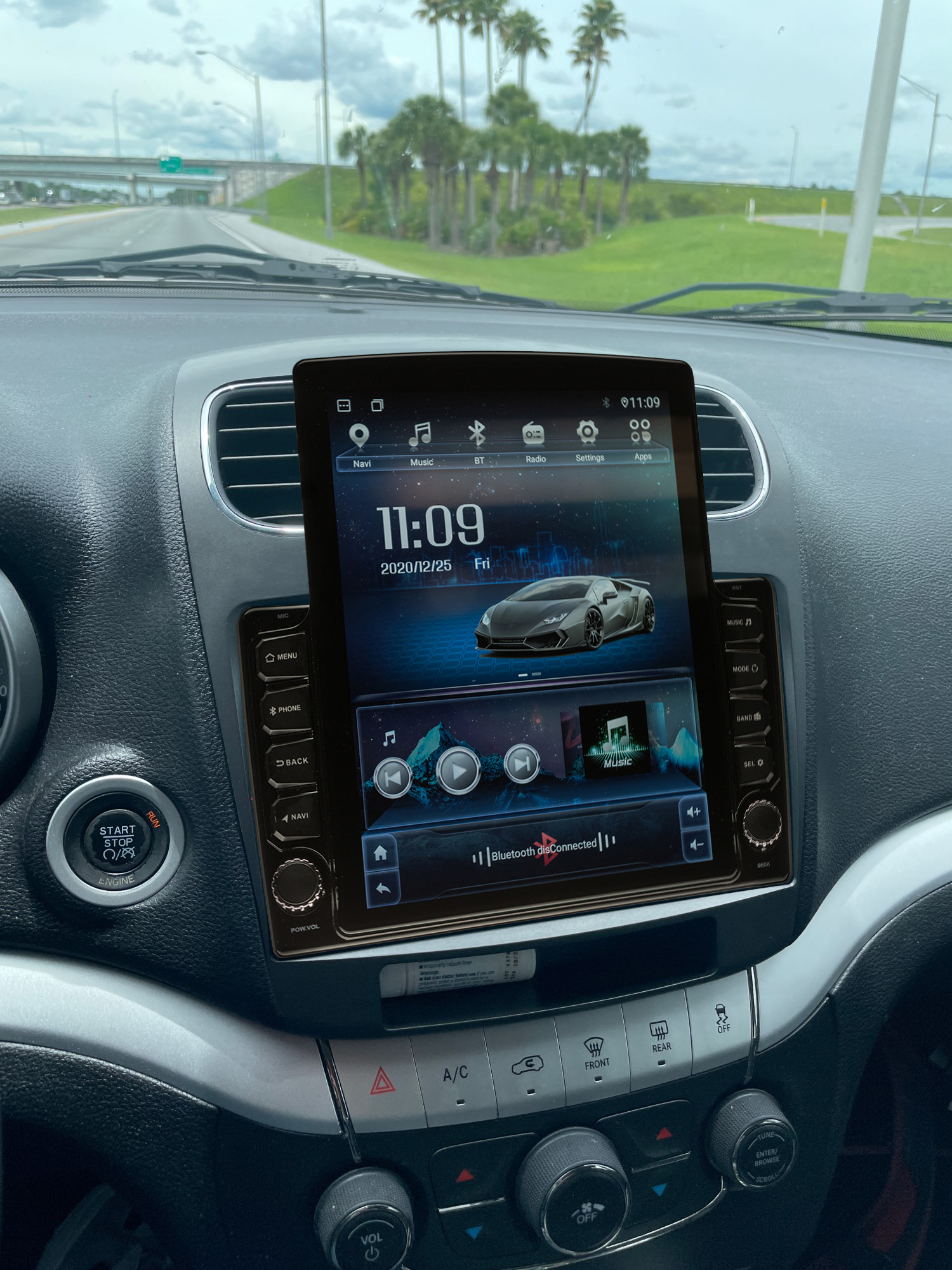Navigatie AUTONAV Android GPS Dedicata Dodge Journey 2011-2020, Model XPERT Memorie 64GB Stocare, 4GB DDR3 RAM, Display Vertical Stil Tesla 10" Full-Touch, WiFi, 2 x USB, Bluetooth, 4G, Octa-Core 8 * 1.3GHz, 4 * 50W Audio