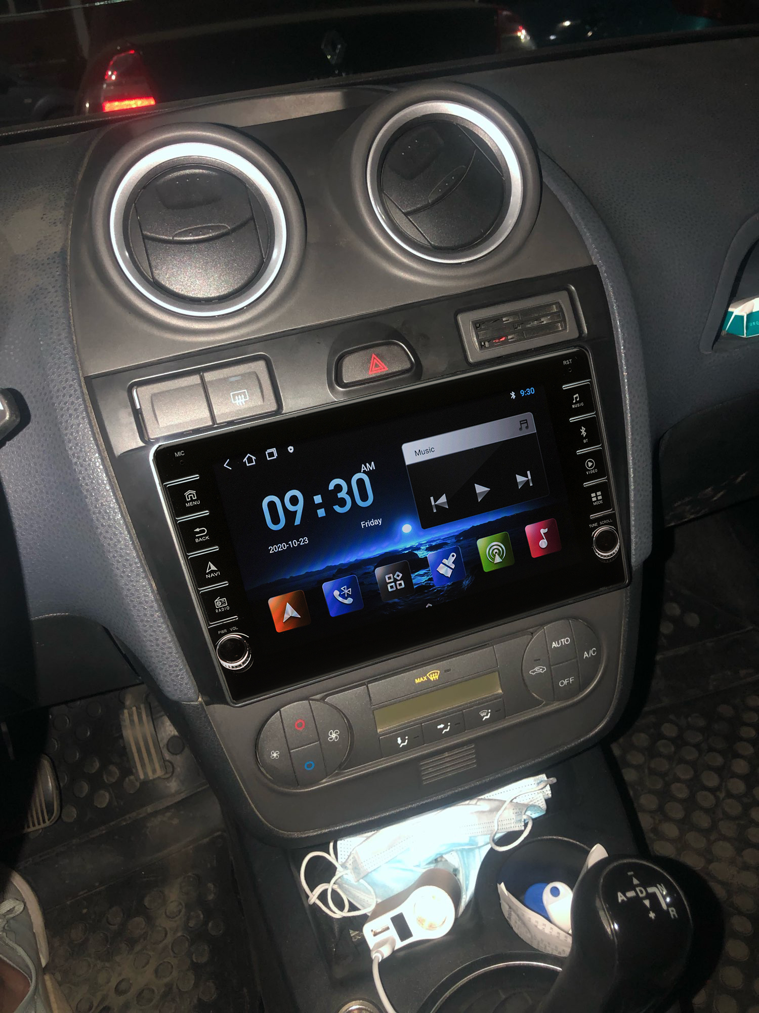 Navigatie AUTONAV ECO Android GPS Dedicata Ford Fiesta 2002-2008, Model PRO Memorie 16GB Stocare, 1GB DDR3 RAM, Display 8" Full-Touch, WiFi, 2 x USB, Bluetooth, Quad-Core 4 * 1.3GHz, 4 * 50W Audio