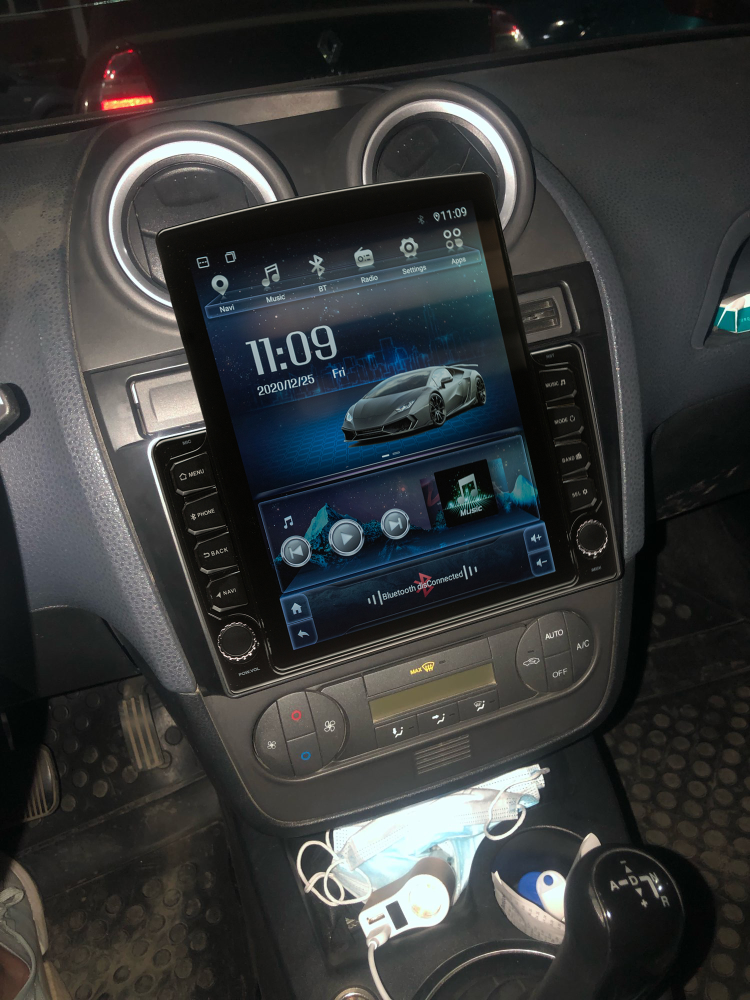 Navigatie AUTONAV Android GPS Dedicata Ford Fiesta 2002-2008, Model XPERT Memorie 64GB Stocare, 4GB DDR3 RAM, Display Vertical Stil Tesla 10" Full-Touch, WiFi, 2 x USB, Bluetooth, 4G, Octa-Core 8 * 1.3GHz, 4 * 50W Audio