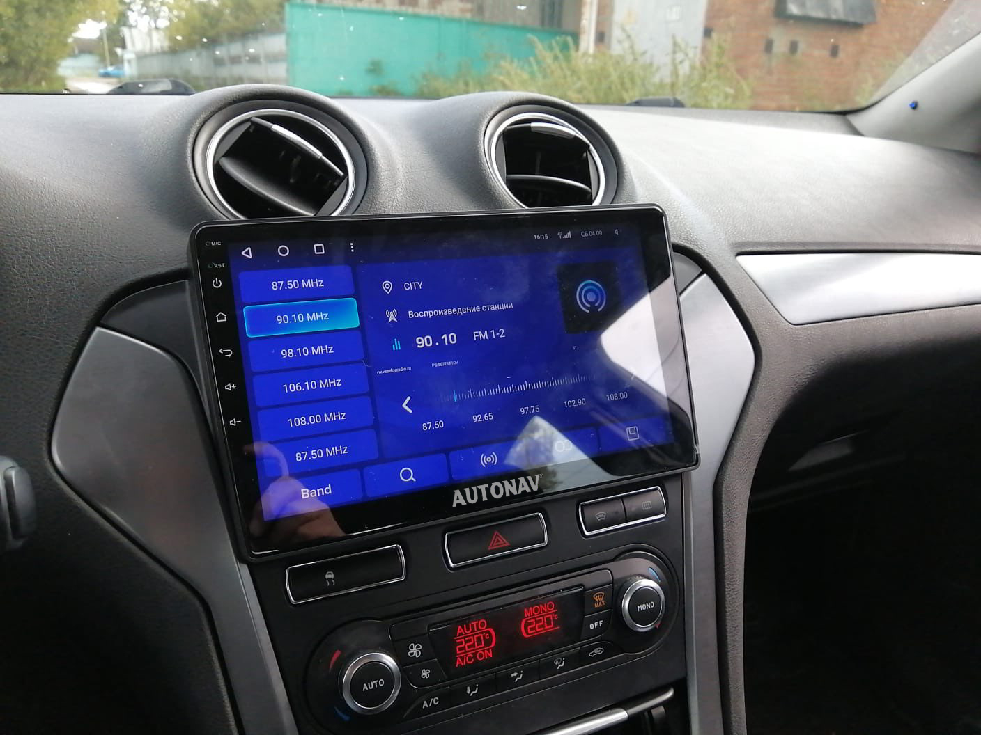 Navigatie AUTONAV Android GPS Dedicata Ford Mondeo 2010-2014, Model Classic, Memorie 128GB Stocare, 6GB DDR3 RAM, Display 10" Full-Touch, WiFi, 2 x USB, Bluetooth, 4G, Octa-Core 8 * 1.3GHz, 4 * 50W Audio
