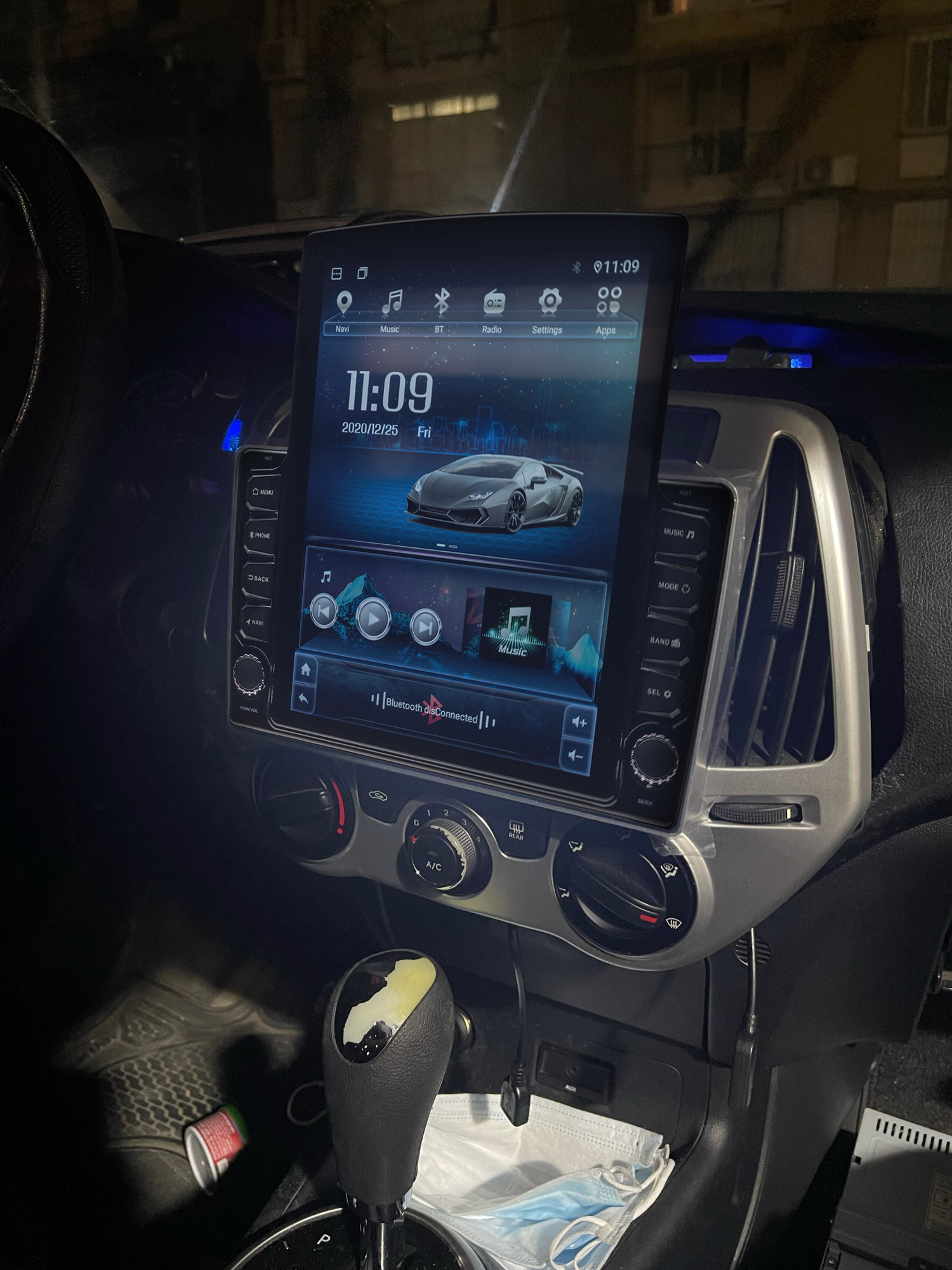 Navigatie AUTONAV Android GPS Dedicata Hyundai i20 2008-2014, Model XPERT Memorie 128GB Stocare, 6GB DDR3 RAM, Display Vertical Stil Tesla 10" Full-Touch, WiFi, 2 x USB, Bluetooth, 4G, Octa-Core 8 * 1.3GHz, 4 * 50W Audio