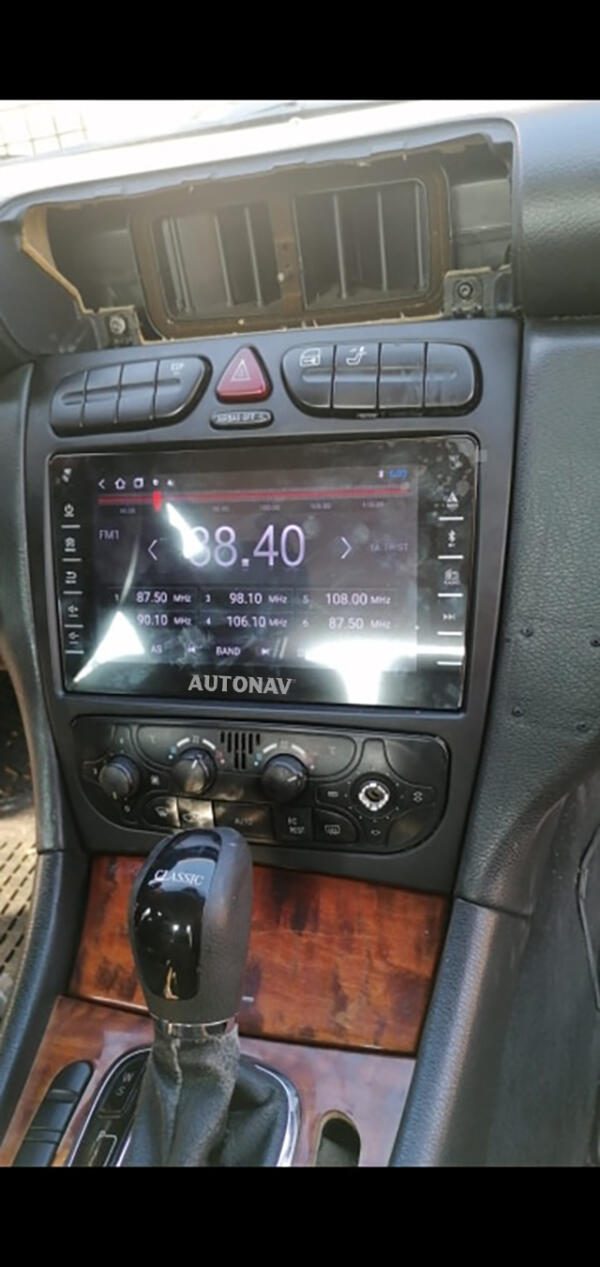 Navigatie AUTONAV Android GPS Dedicata Mercedes Clasa C CLK W203 2000-2005, Model Classic, Memorie 128GB Stocare, 6GB DDR3 RAM, Display 9" Full-Touch, WiFi, 2 x USB, Bluetooth, 4G, Octa-Core 8 * 1.3GHz, 4 * 50W Audio