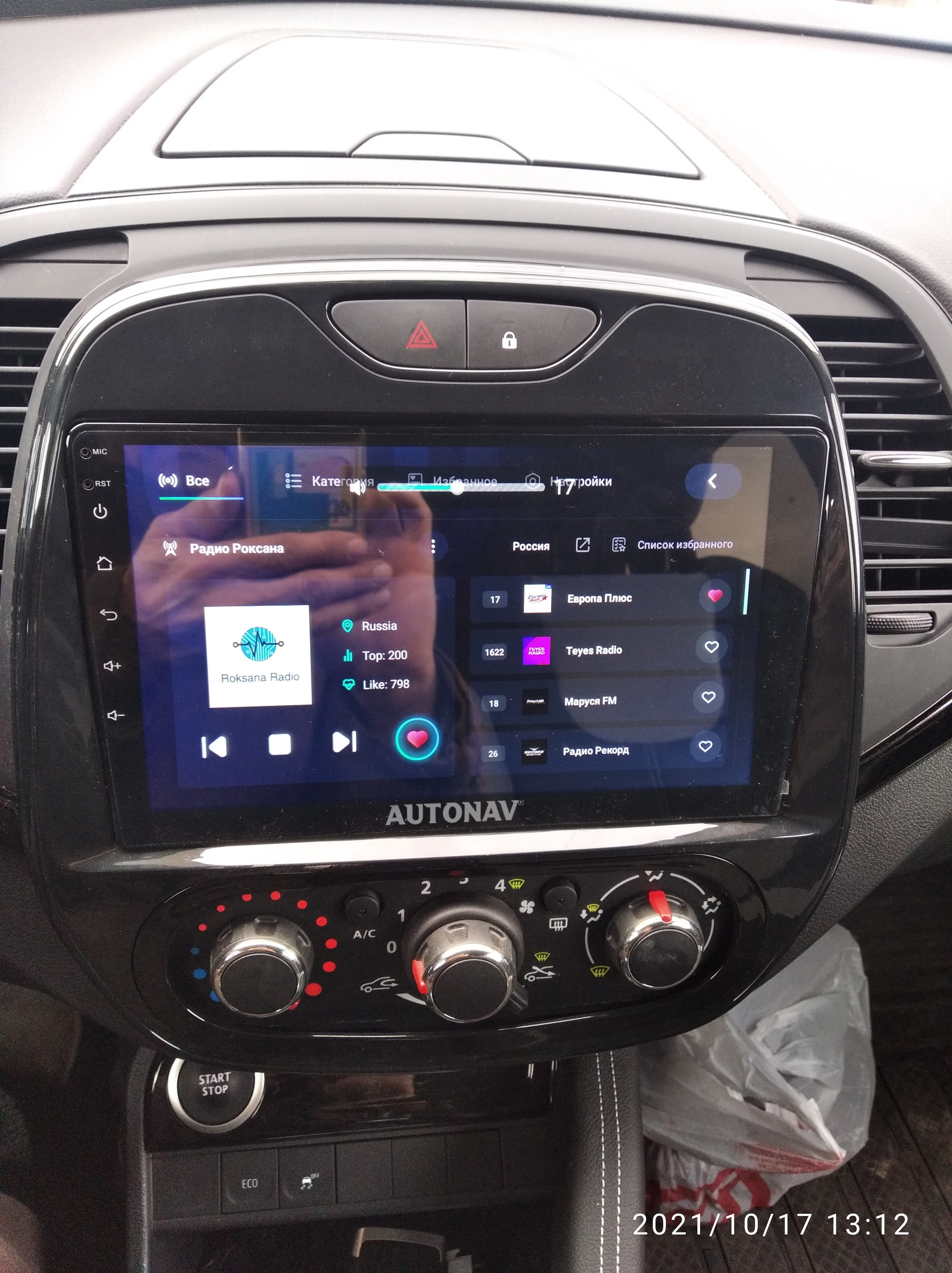 Navigatie AUTONAV Android GPS Dedicata Renault Kaptur 2016-2019 AC Manual, Model Classic, Memorie 32GB Stocare, 2GB DDR3 RAM, Display 9" Full-Touch, WiFi, 2 x USB, Bluetooth, Quad-Core 4 * 1.3GHz, 4 * 50W Audio