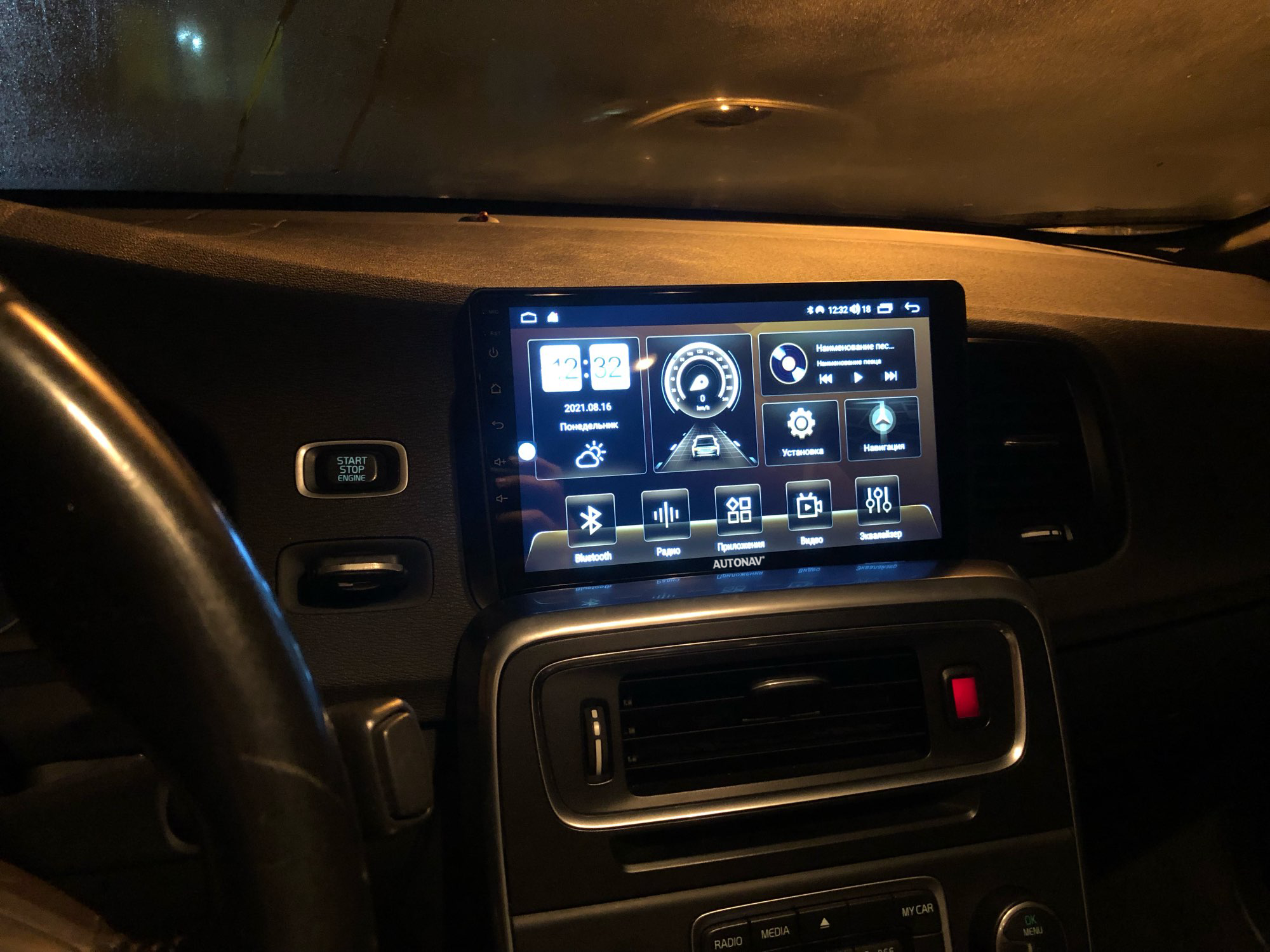 Navigatie AUTONAV Android GPS Dedicata Volvo S60 2011-2017, Model Classic, Memorie 64GB Stocare, 4GB DDR3 RAM, Display 9" Full-Touch, WiFi, 2 x USB, Bluetooth, 4G, Octa-Core 8 * 1.3GHz, 4 * 50W Audio