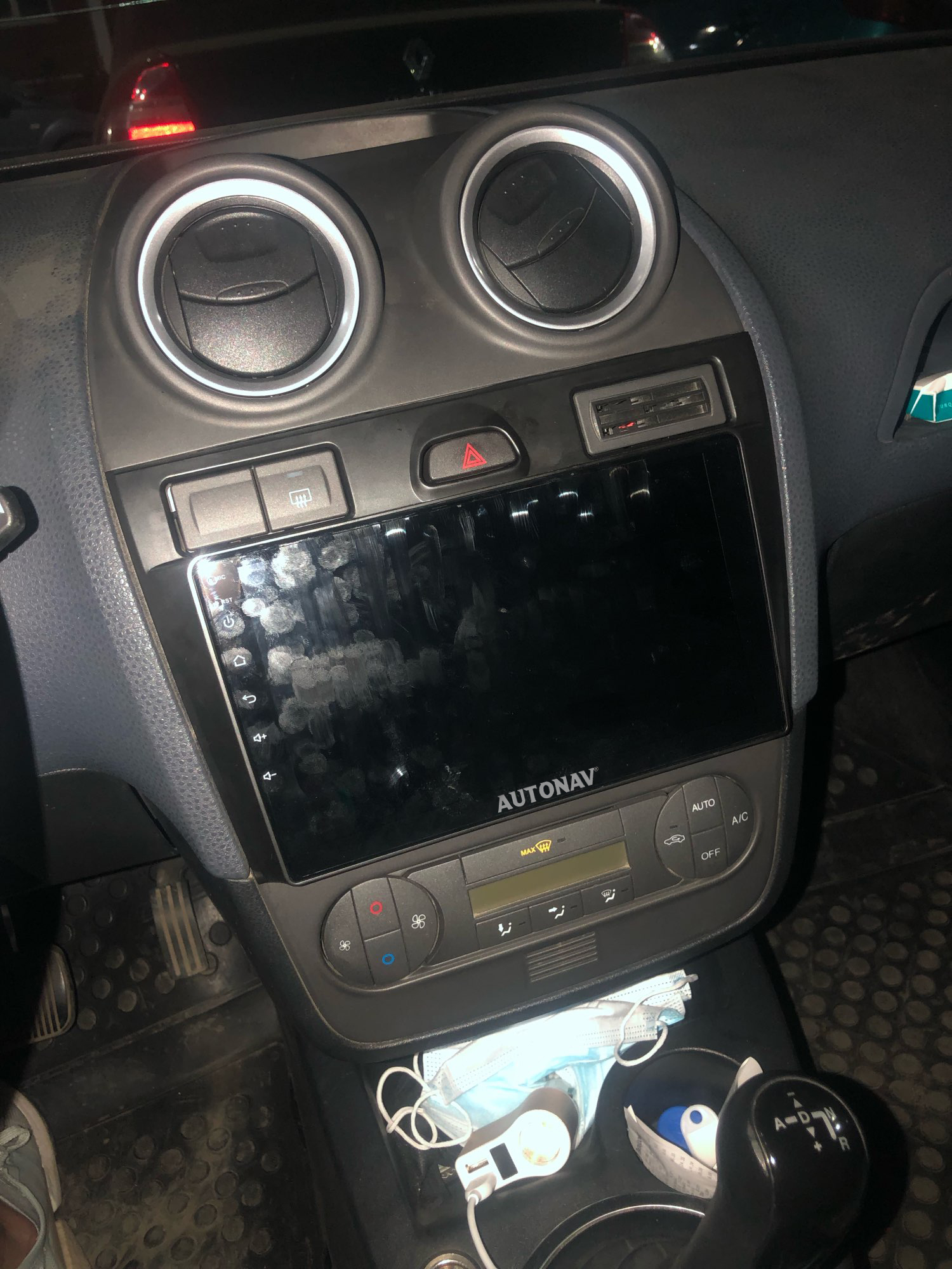 Navigatie AUTONAV PLUS Android GPS Dedicata Ford Fiesta 2002-2008, Model Classic, Memorie 16GB Stocare, 1GB DDR3 RAM, Display 9" Full-Touch, WiFi, 2 x USB, Bluetooth, CPU Quad-Core 4 * 1.3GHz, 4 * 50W Audio, Intrare Subwoofer, Amplificator